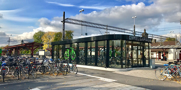 Cykelgarage vid tågstationen